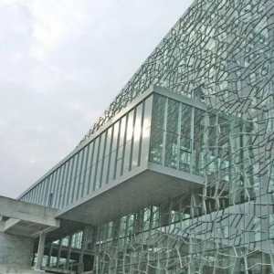 Advantages and disadvantages of different glass curtain walls and design applications