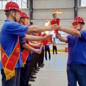 The world's first ultra-clear glass production line of over 26 meters was ignited and put into operation in Zibo