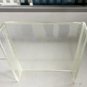 Laminated U-shaped glass is an architectural glass material with unique structure and properties